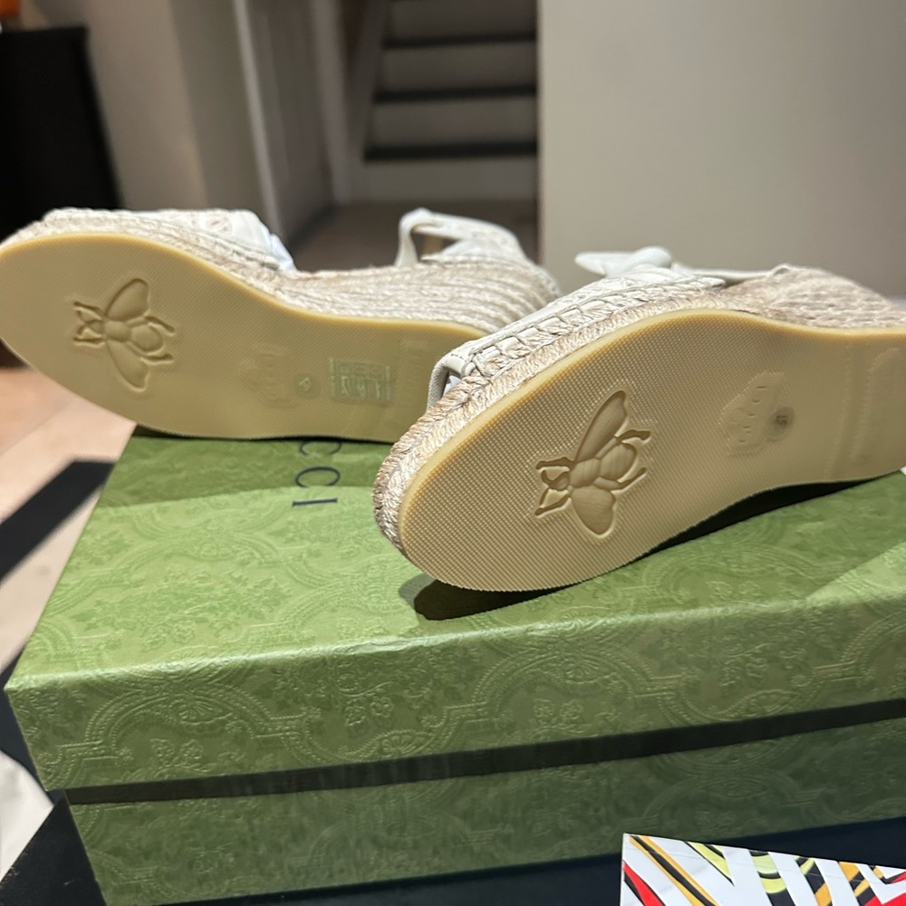 Gucci Cream Wedges with Embroidered Detail - Picture 3 of 4